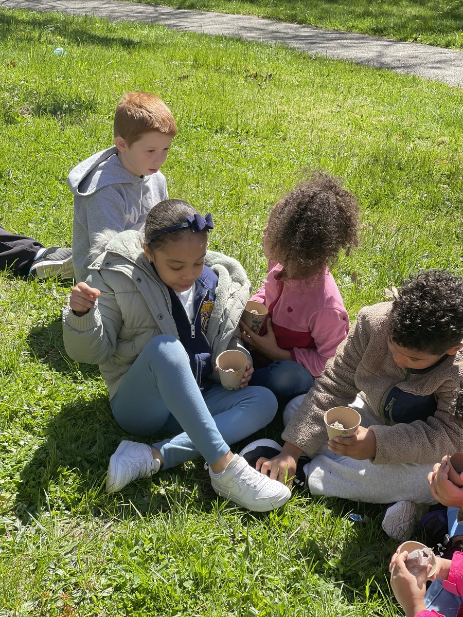 Beautiful sunny day on #EarthDay2024! Thank you @girlscouts for spending the morning with @school16yonkers students potting flowers! Thank you @ConEdison for the sponsorship. @YonkersSchools @AnibalSolerJr @DrF_Hernandez