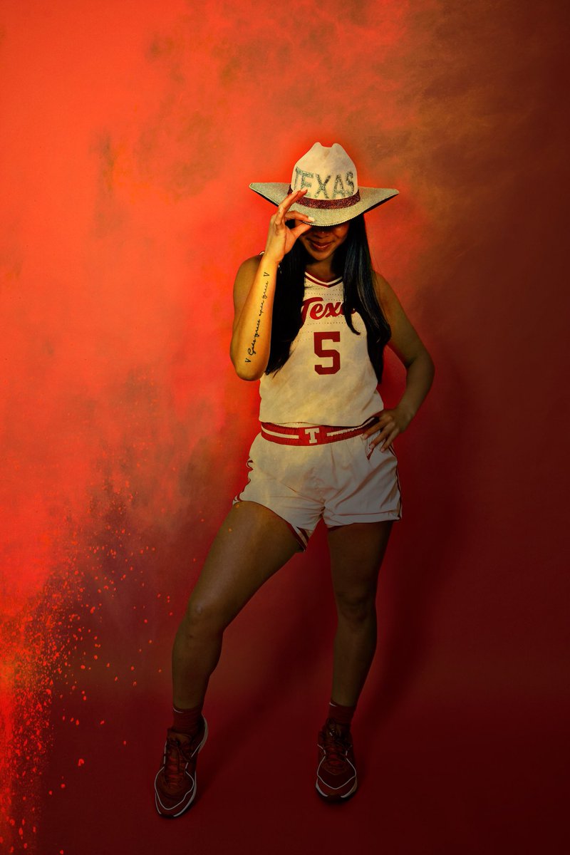 LAILA!!!!!! Let’s do the dang thing!! 🤘🏼🤩  #HookEm <a href="/Lailaphelia/">Laila</a>