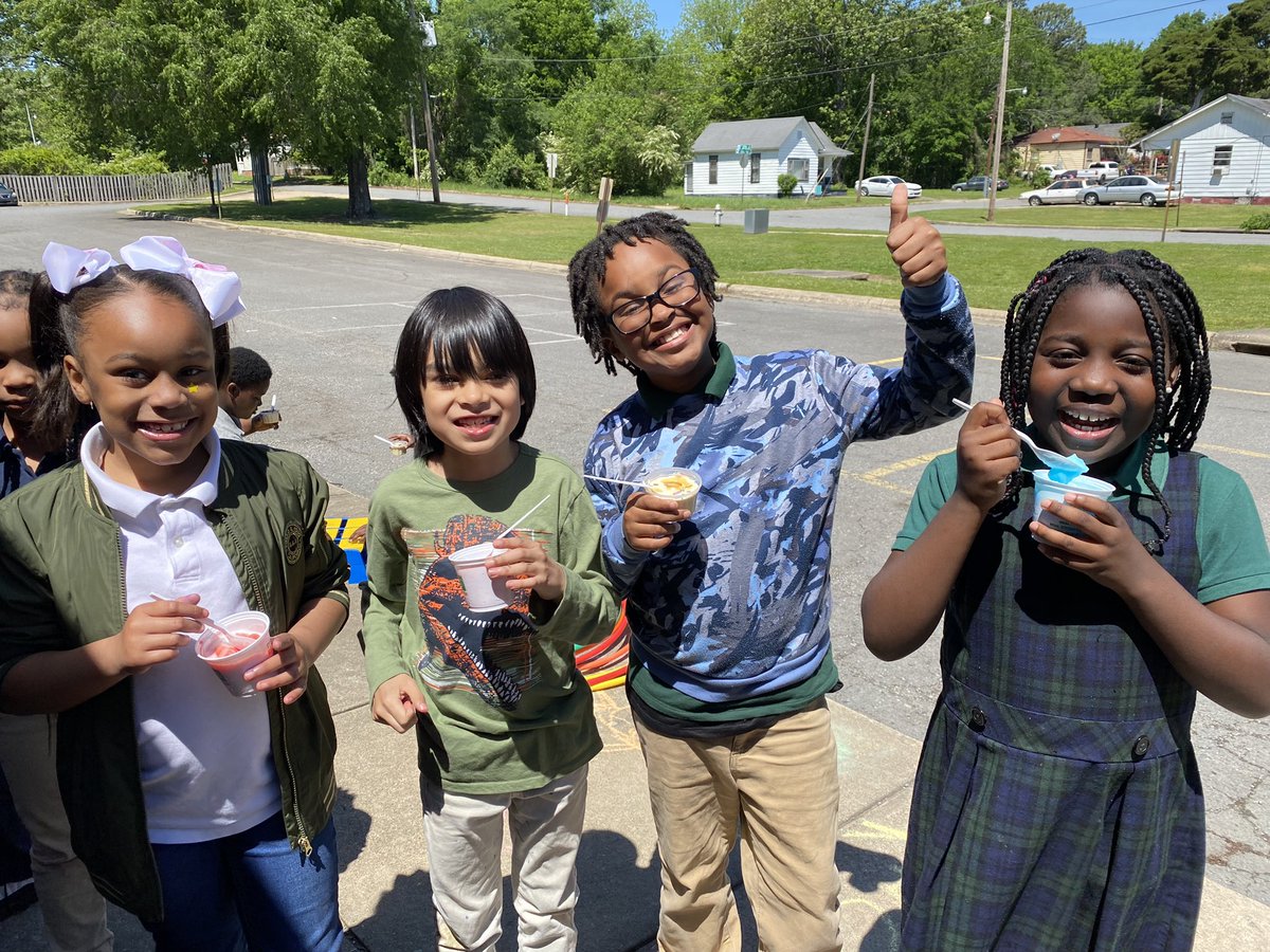K-2 students who met their growth goal or achieved the RIT score for Spring NWEA MAP assessments for reading and/or math celebrated their “sweet” success today! @lrsd @DrJermallWright #wildcatway #achievement