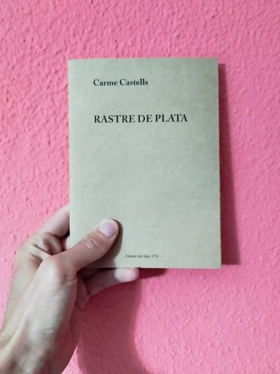 jomiiv's tweet photo. Recomanació per #SantJordi: 
"Rastre de Plata" Captura excepcionalment el patiment i la frustració inherents a un procés. Cada poema del llibre és una joia que ressona amb una profunda sinceritat.📚🌹 @carmecastells @AdiAedicions https://t.co/wFX8PYAPSu