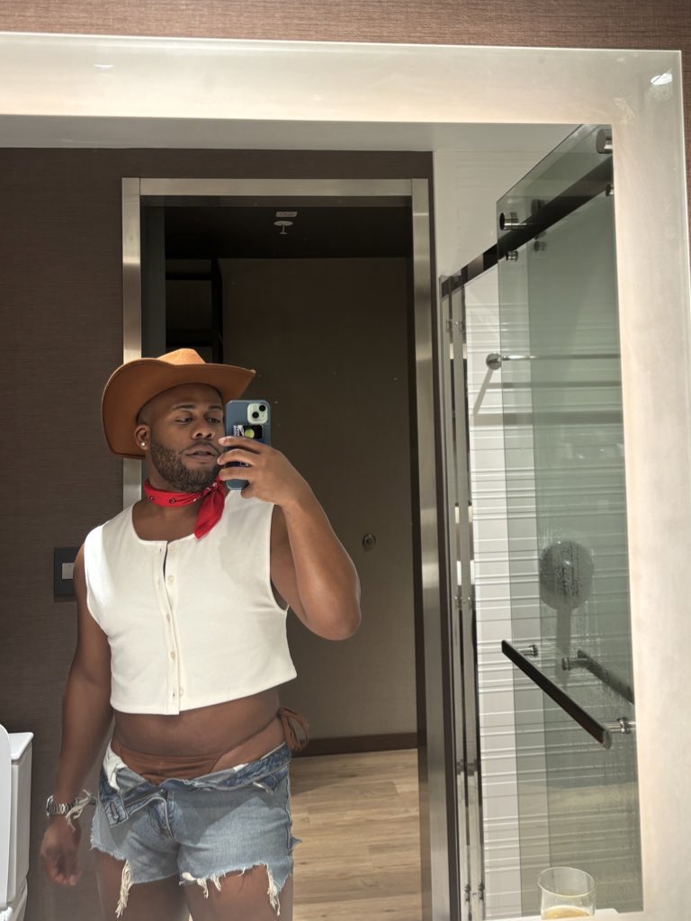 _WhoaNELLYYY's tweet photo. HOE-down 🤠 https://t.co/LgD4RHJNaf