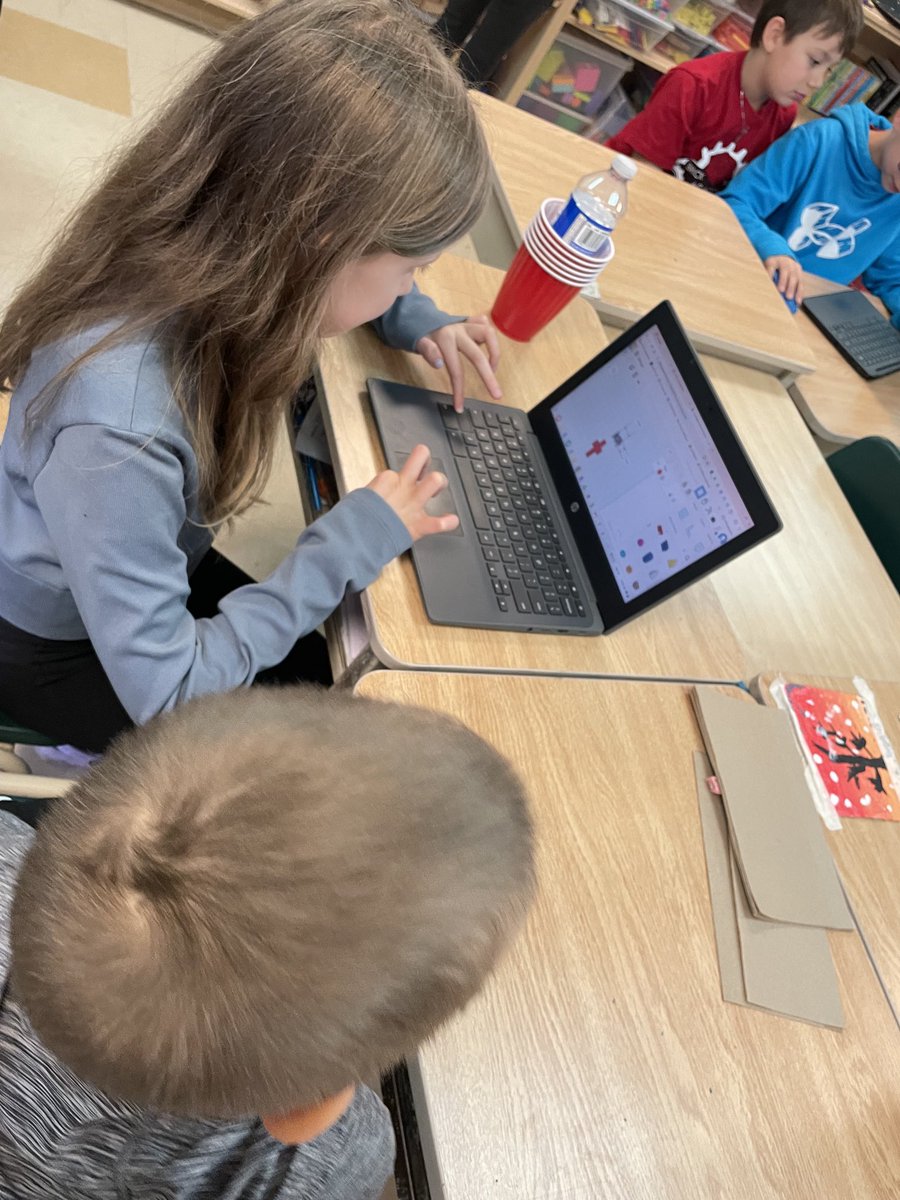 liseamack's tweet image. More 3D printing adventures where the 5/6s are teaching younger students. So much learning…and giggles too! ⁦@WCDSBInnovates⁩ ⁦@amtupling⁩ ⁦@Lukes_Lightning⁩