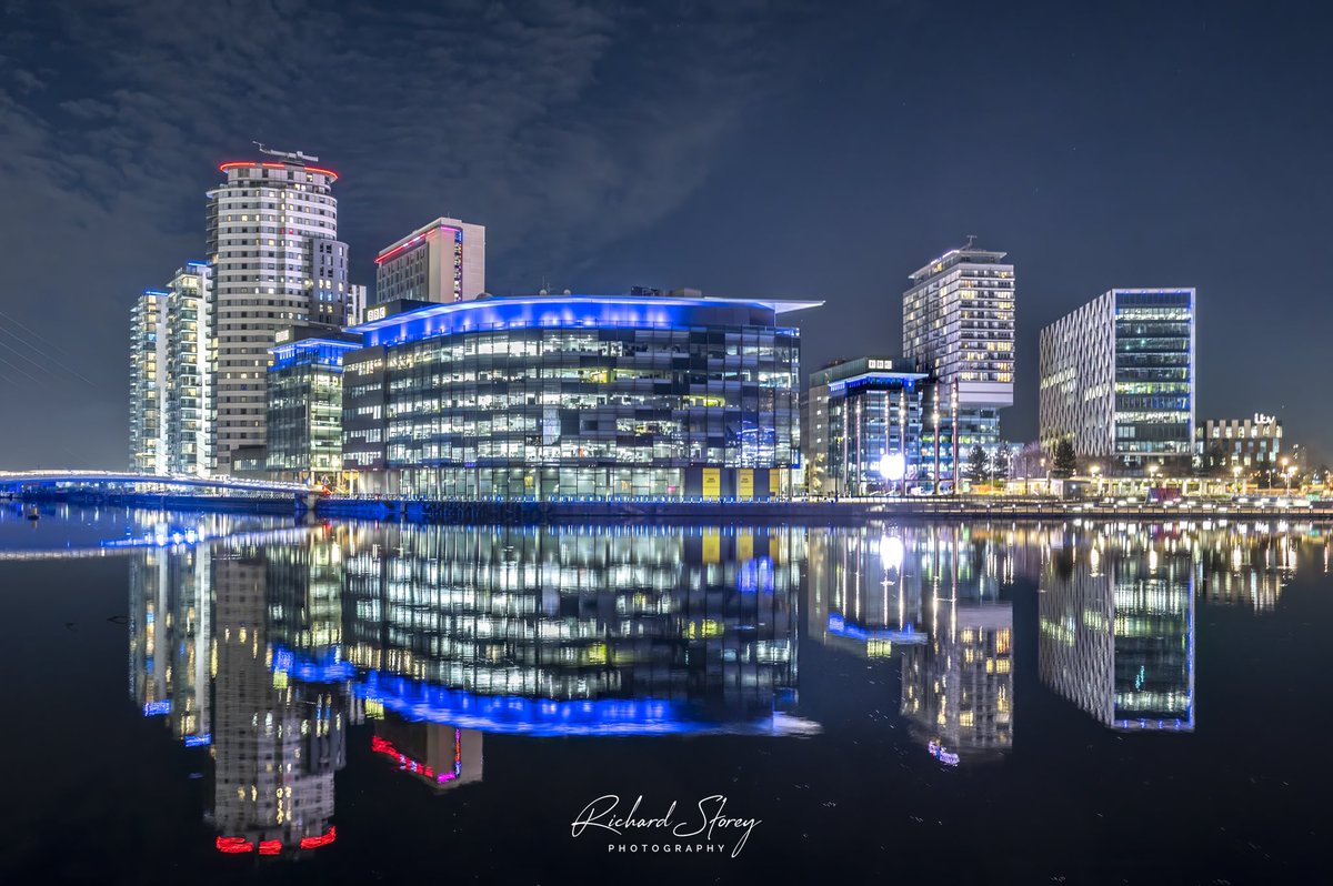 Water reflections in Salford Quays 📸 #salfordquays #manchester #salford #manc #cityphotography