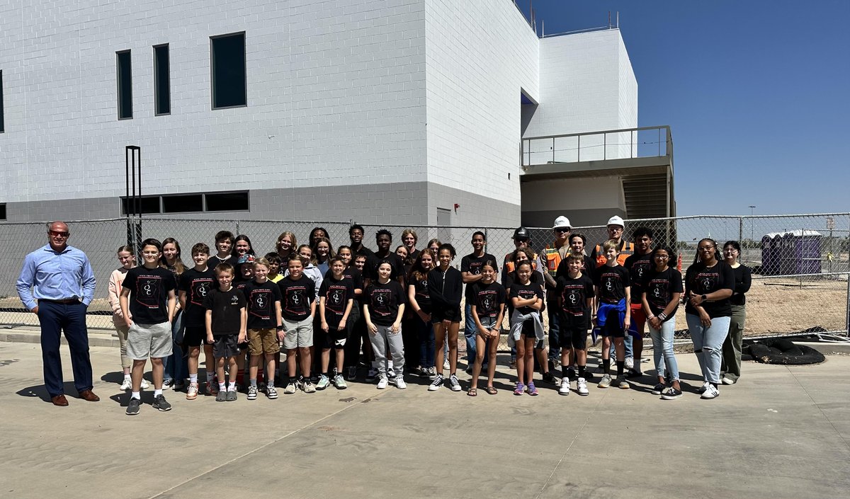 Our Student-Superintendent Advisory Council provides opportunities for students to develop leadership skills and share feedback. 🏫
Today, we stopped at CHS where students learned about construction and various career opportunities from Core.