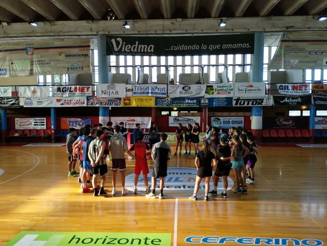 BasquetRioNegro's tweet photo. 👉 Se realizó en Viedma la primera concentración de chicas y chicos que forman parte del plan de Provincial de seguimiento en distintas categorías.
🏀 Este fue el encuentro inaugural del ciclo y próximamente se realizan otros en distintas localidades de la provincia. https://t.co/t3tjUXDlbf