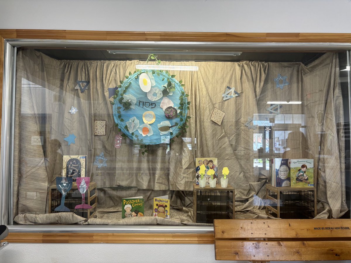 ManorParkPS's tweet photo. Our display is complete in time for Passover! Special thank you to Sarah P and the students at Manor Park for helping to create this display. Chag Sameach Pesach! https://t.co/zwXLGy8sN8