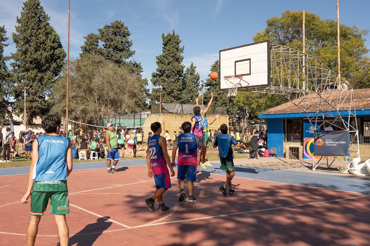 ⛹️‍♀️⚽ ¡Más de 800 participantes en las Olimpíadas Metropolitanas! El Polideportivo Municipal Yocsina de Malagueño fue sede de la tercera edición con la presencia de niños, adolescentes y adultos mayores de toda la provincia. Nota completa 👉 bit.ly/3UqX02a