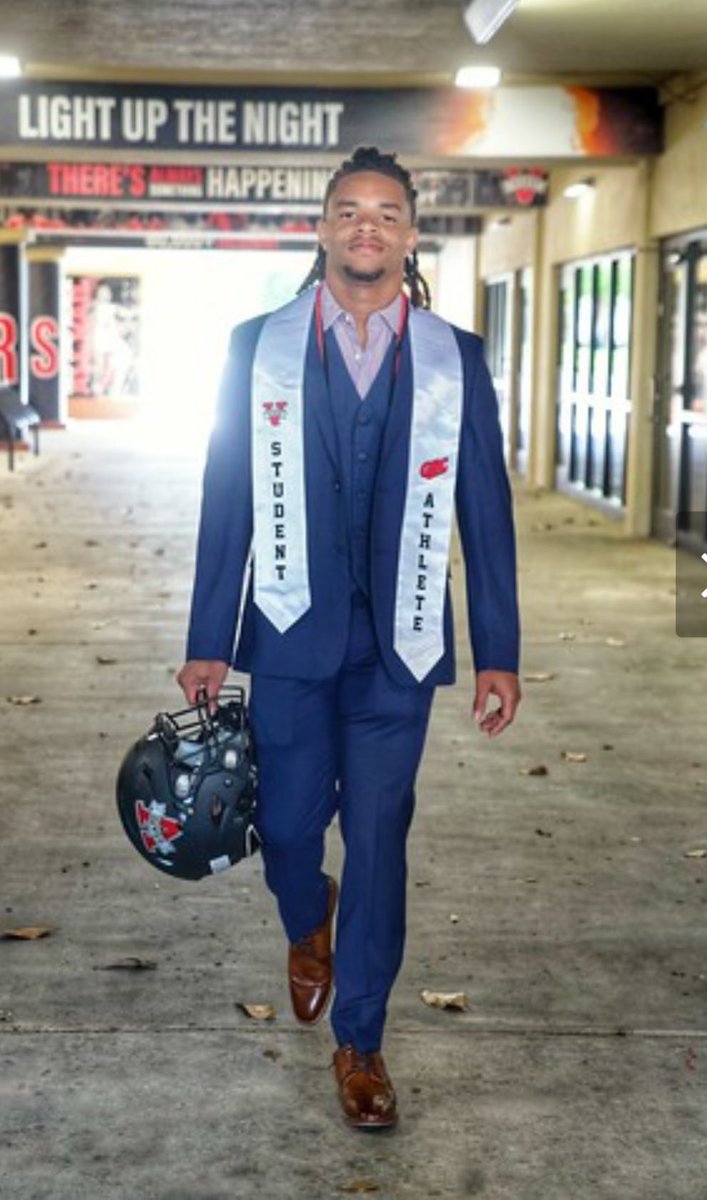 Congratulations Son‼️❤️💪🏾🔥 #collegegraduate #blazers #football #family @budchaney1