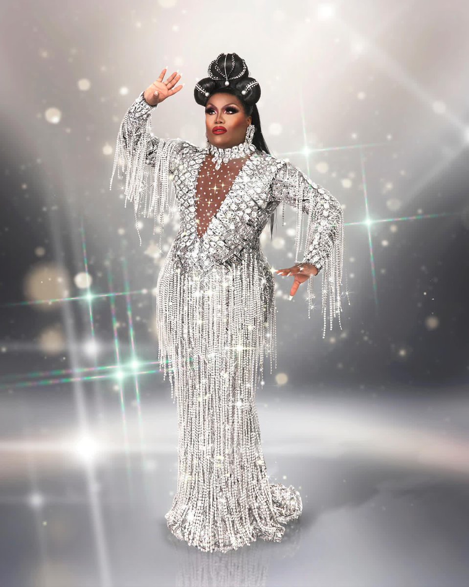 From winning gown in pageants, to my chains runway i didn’t get a chance to wear, to the FINALE of RuPaul's Drag Race season 16!

This gown have always been eye catching! I will always love this gown 💎