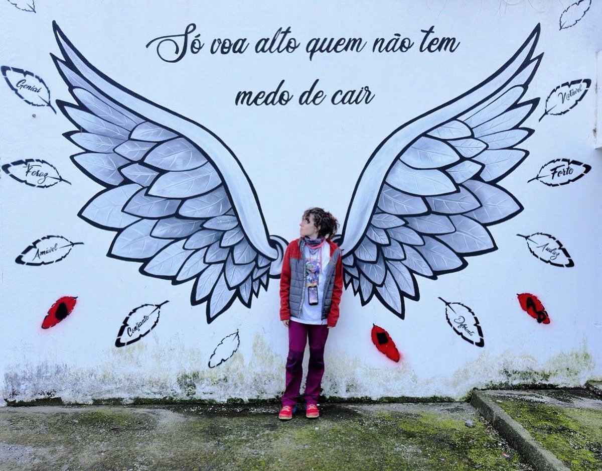 🪽Only those who are not afraid of falling soar high🪽 #portuguese #wings #words #fly #world #live #artstreet #painter #urbanstyle #urbanstreetphotogallery
