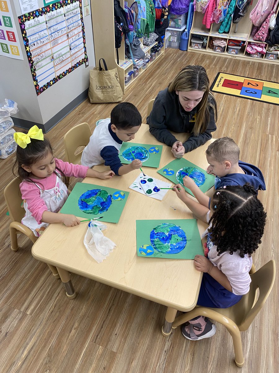 Ms_SandraCA's tweet photo. Happy Earth Day 🌎 🌱from Mrs. Calderon-Andrade’s class ! @BPS_Beginners @TheHECC_BPS #EarthDay2024 #smallgrouptime https://t.co/J33ne1t6fQ