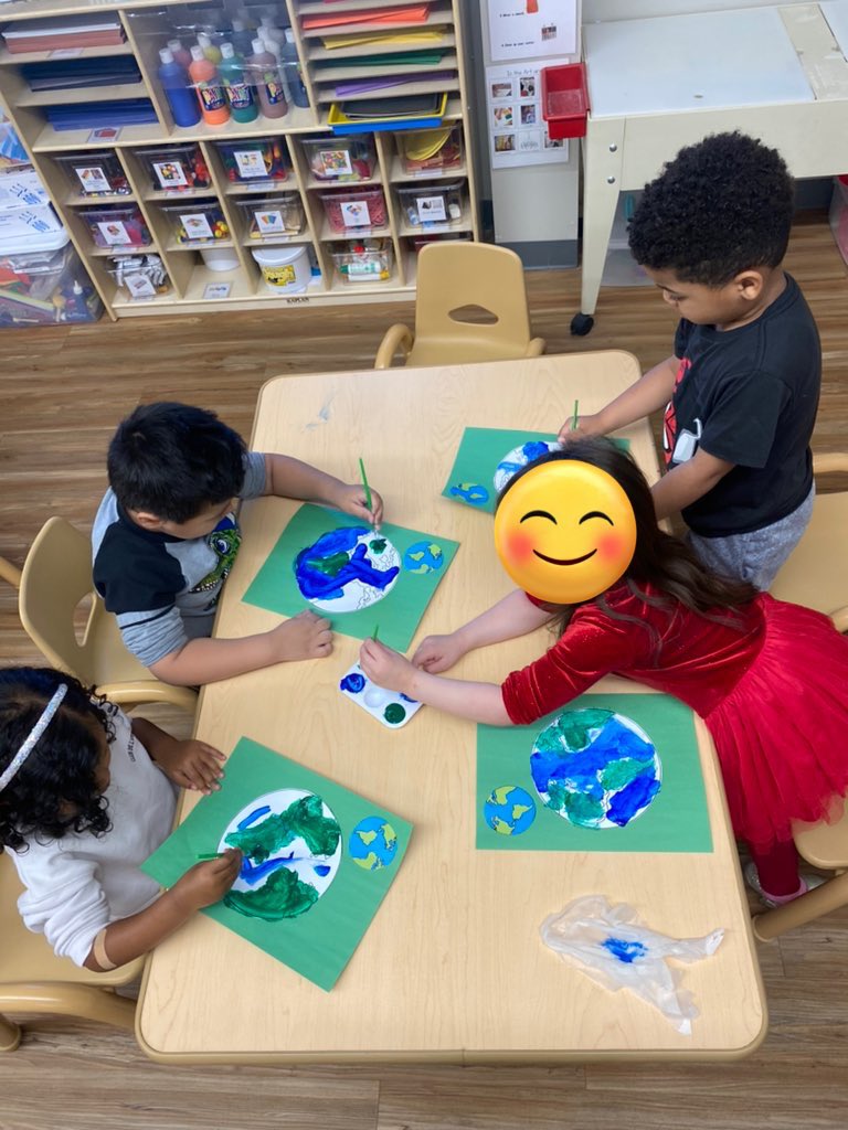 Ms_SandraCA's tweet photo. Happy Earth Day 🌎 🌱from Mrs. Calderon-Andrade’s class ! @BPS_Beginners @TheHECC_BPS #EarthDay2024 #smallgrouptime https://t.co/J33ne1t6fQ