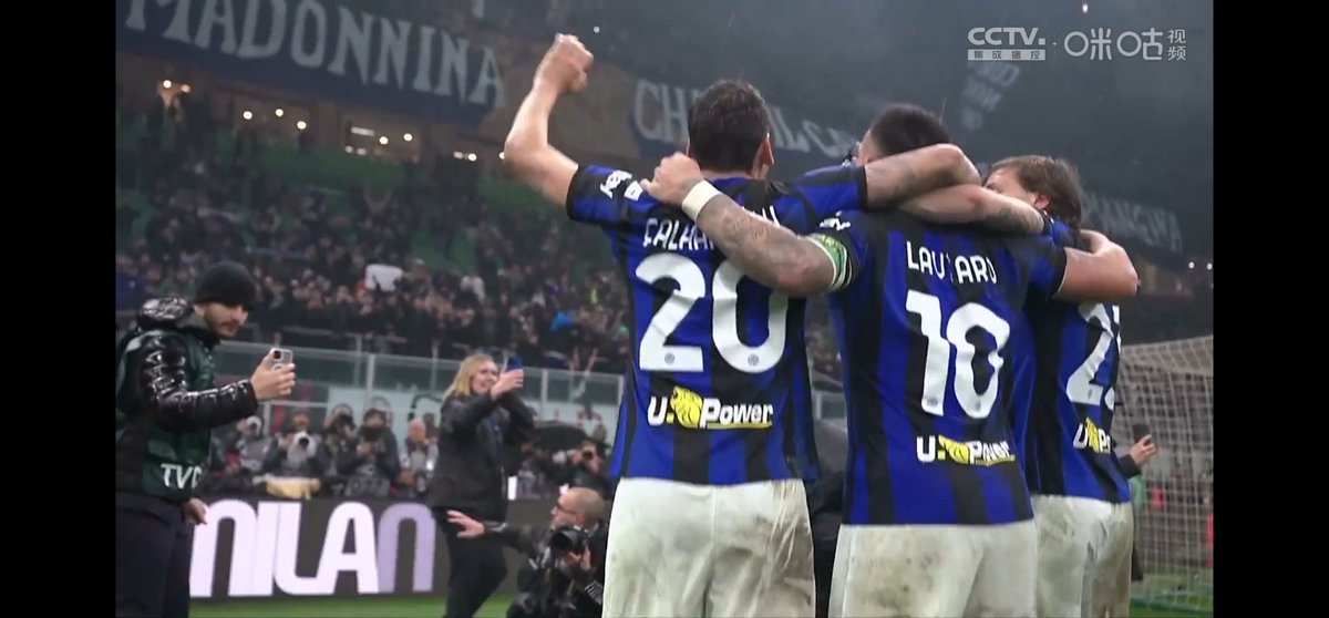 MilanoInter220's tweet photo. Tonight,Milano,Blue&amp;Black!Forza Inter!20Champions!⭐⭐ https://t.co/UPHhBJTrwD