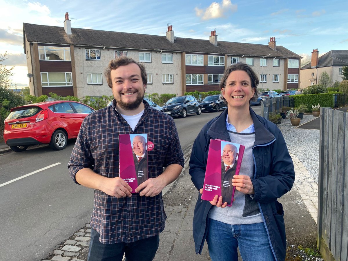 Kelvindale on a lovely Spring evening talking to residents about @MartinRhodes21 we asked what is on their minds. Broken NHS, broken promises and endless potholes that was the answer. People are desperate for change - all we need now is an election. @Labour_GCC