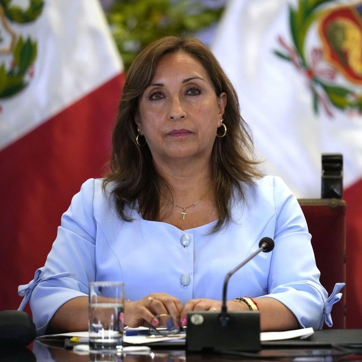 #Internacionales #22Abr Dina Boluarte, entregó presupuesto adicional a la gestión del gobernador regional de Ayacucho, Wilfredo Oscorima, funcionario que le habría prestado relojes Rolex y una pulsera de alta gama, cuyo préstamo requirió la apertura de una causa judicial.