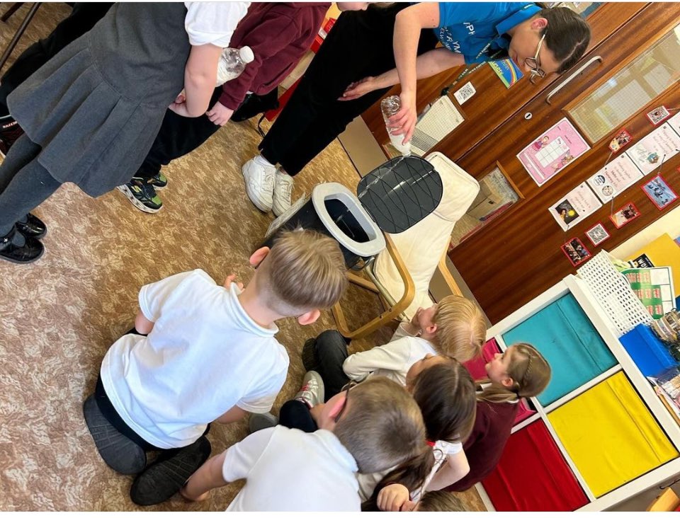 Willow Class would like to thank @DwrCymru 💧 for our assembly and workshop today. We know the importance of only flushing the 3 Ps! #CAPWillow #capethicallyinformedcitizens #cymerafaneco