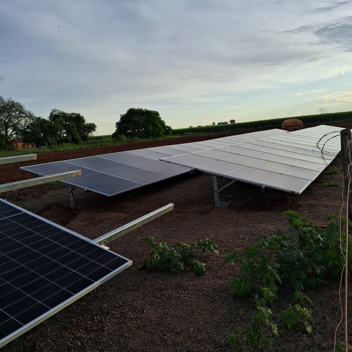 Mais uma ampliação no sistema de geração solar da SLE. Devagar vamos aumentando as placas. #Agro never stops #OAgroNãoPara #Brazil🇧🇷