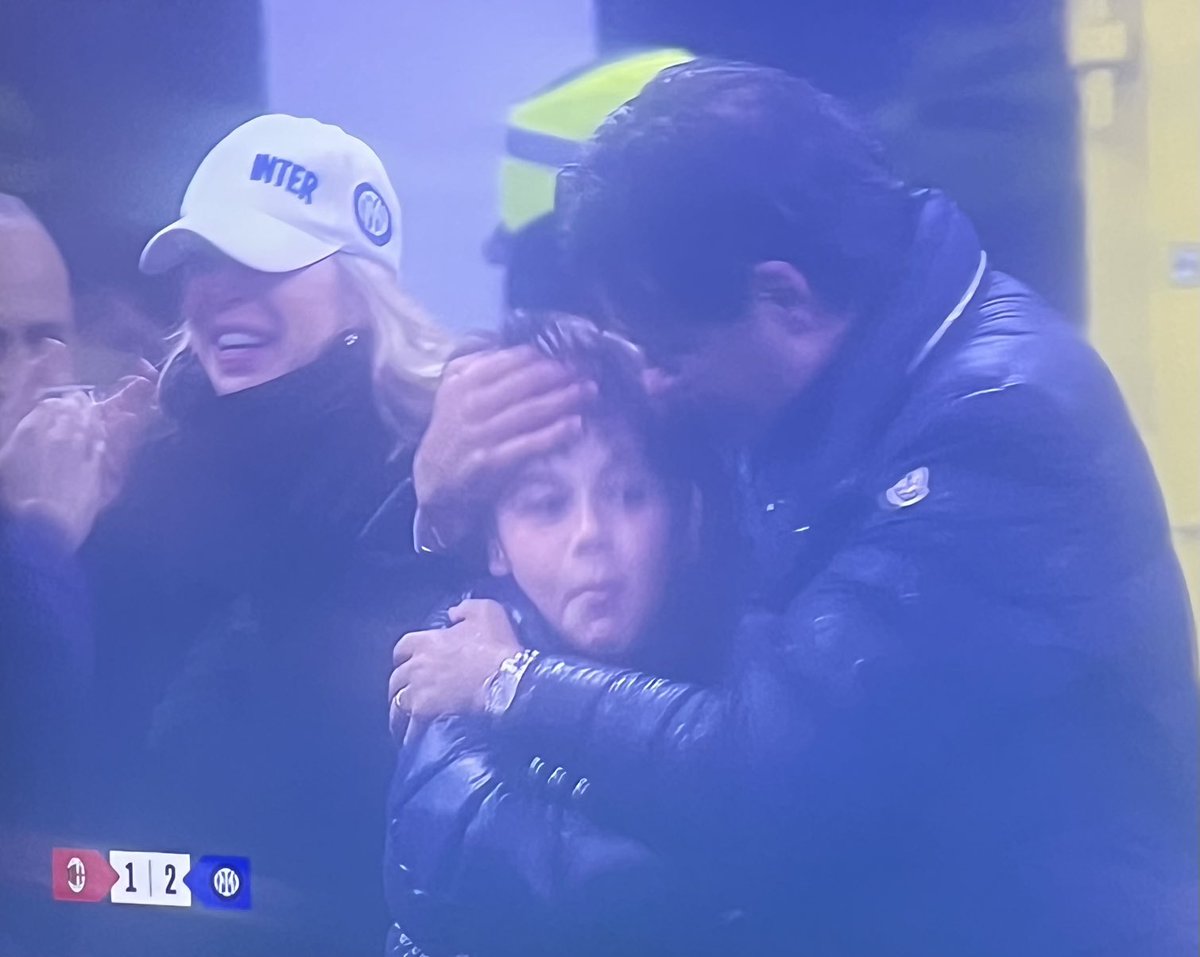 90ordnasselA's tweet photo. Lo Scudetto di Simone Inzaghi, è tutto tuo Mister 🖤💙 https://t.co/1debI1OZh0