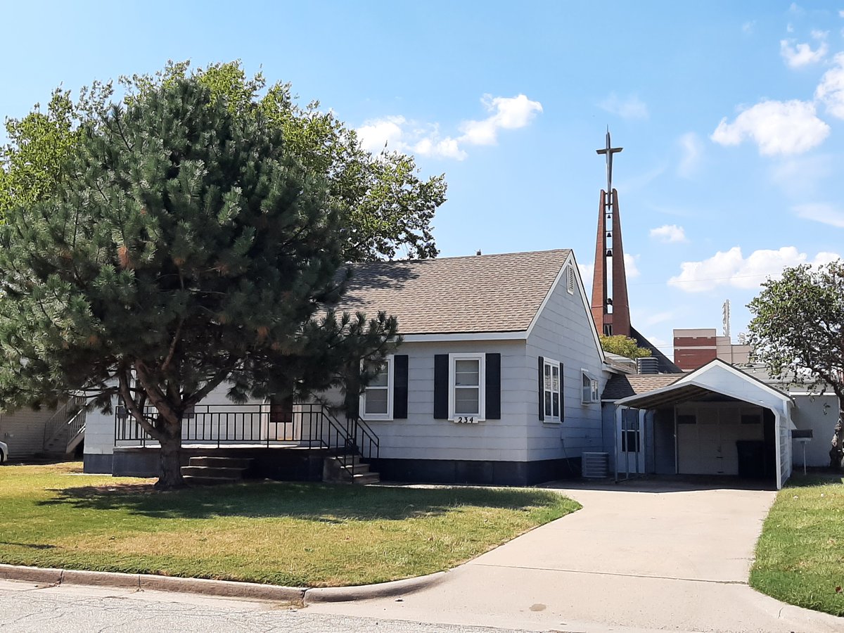 Steps from Boone Pickens stadium, garage parking, free lawn care and utilities paid!  What could be better?  Half price June rent for a lease signed by May 10!  Contact Arche Property Management to set up a tour today!  405-880-7082
archellc.managebuilding.com/Resident/publi…