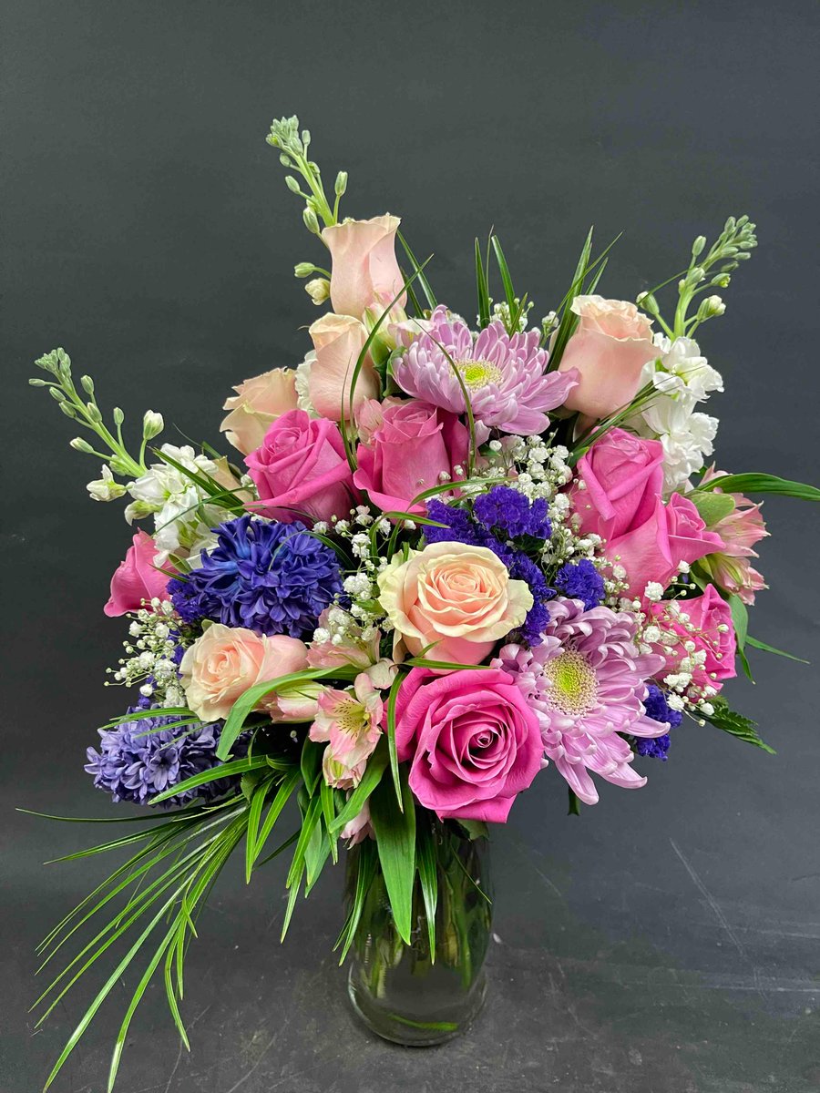 Flowers make the moment... Let us make a moment for you, at Stein Your Florist Co. steinyourflorist.com . . #steinflorist #steinyourflorist #flowers #florist #flowershop #floristry #shopsmall #shoplocal #smallbusiness #phillyflorist #philadelphiaflorist #NJflorist