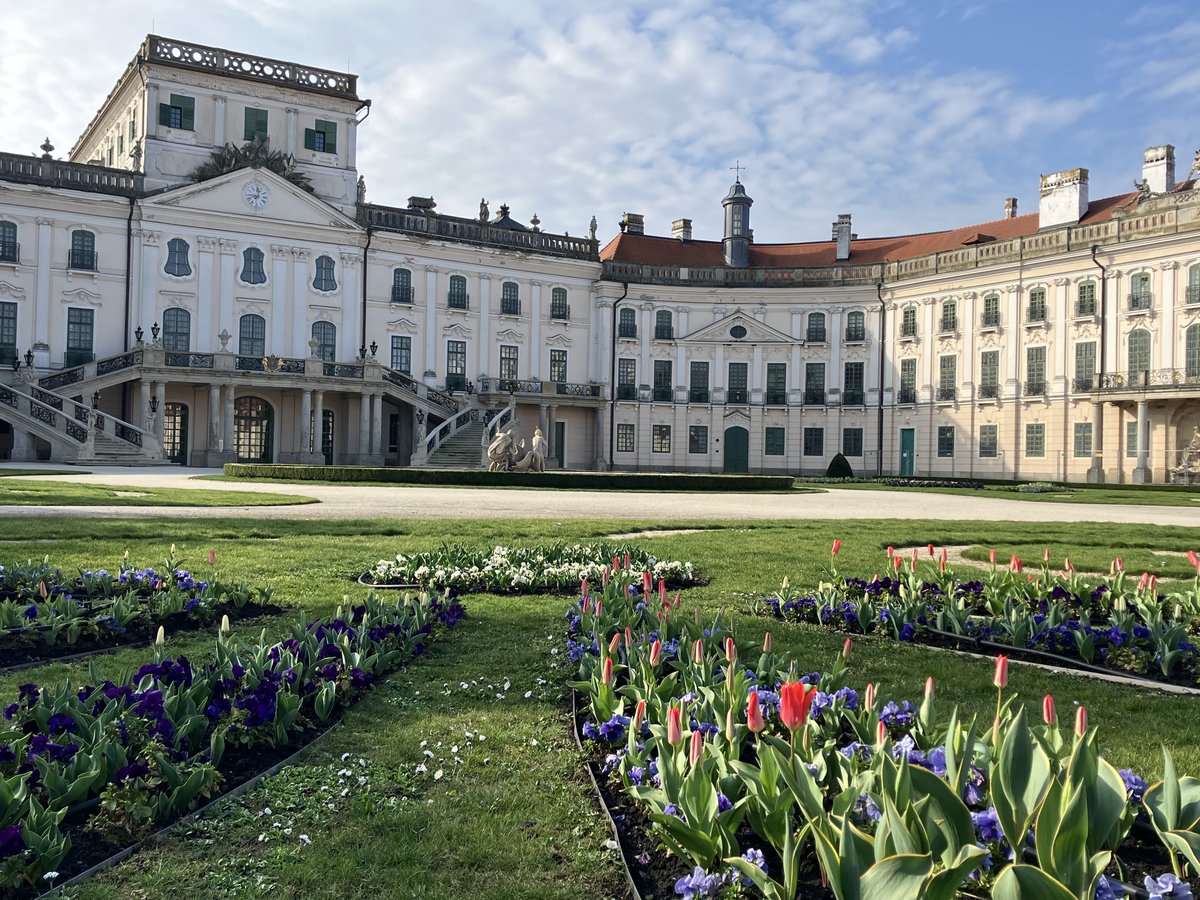 🌿Come celebrate the V European Day of Historic Gardens with us on April 26th! We invite you to discover the history of Esterházy Castle during a 1,5 hours walk in the historic park Discover the activities here: europeanhistoricgardens.eu/en/v-european-…
