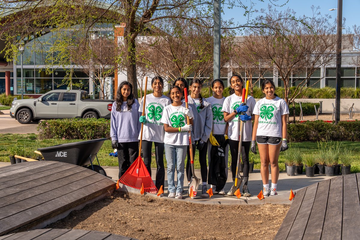 We had a great time celebrating Earth Day over the weekend. Remember, our People of the Parks program supports environmental protection all year & is open to all. Hundreds of hours have been logged by Dublin residents since the program launched last year. bit.ly/3xNqH4z