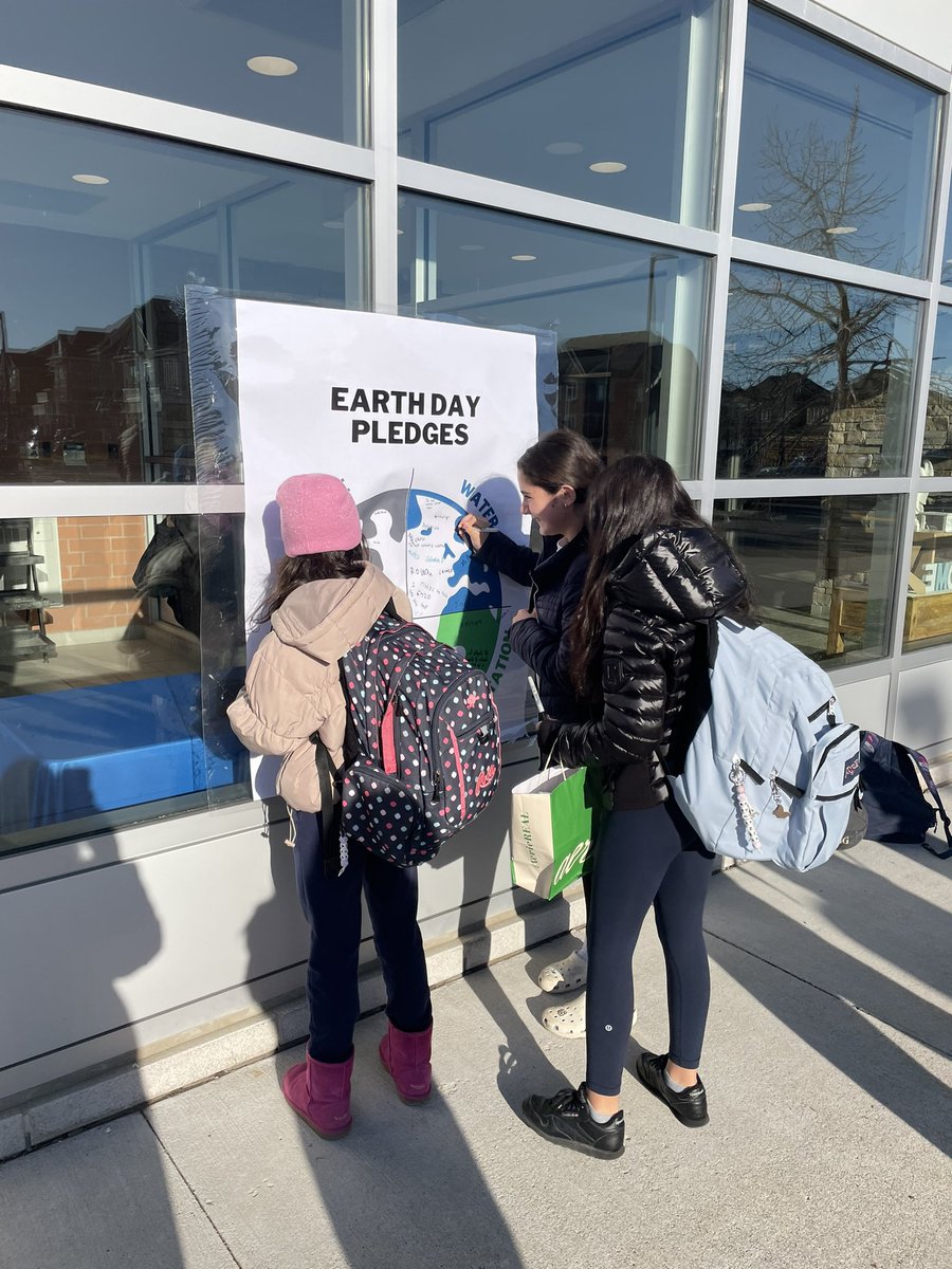 ms_procopio's tweet photo. In honour of Earth Day- students signed and wrote their Earth Day pledges! @GuardiangelsWB https://t.co/sksgHxoe8p