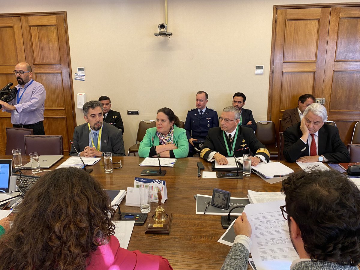 mindefchile's tweet photo. Comisión de Hacienda de la @Camara_cl aprobó unánimemente el Proyecto de Ley que aumenta la planta de Oficiales de la @Armada_Chile en el escalafón litoral, fortaleciendo a la Policía Marítima ⛵️

▶️ La norma busca reforzar labores diarias de seguridad y vigilancia, entre otras. https://t.co/5Lo7ITbwVV