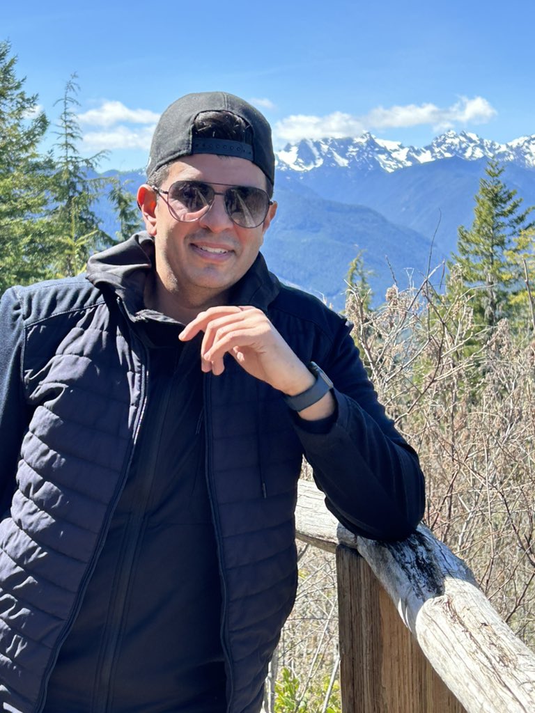 MoHaider713's tweet photo. First hike of the season #PNW #Seattle #MtWalker https://t.co/NxlV8HC7G6