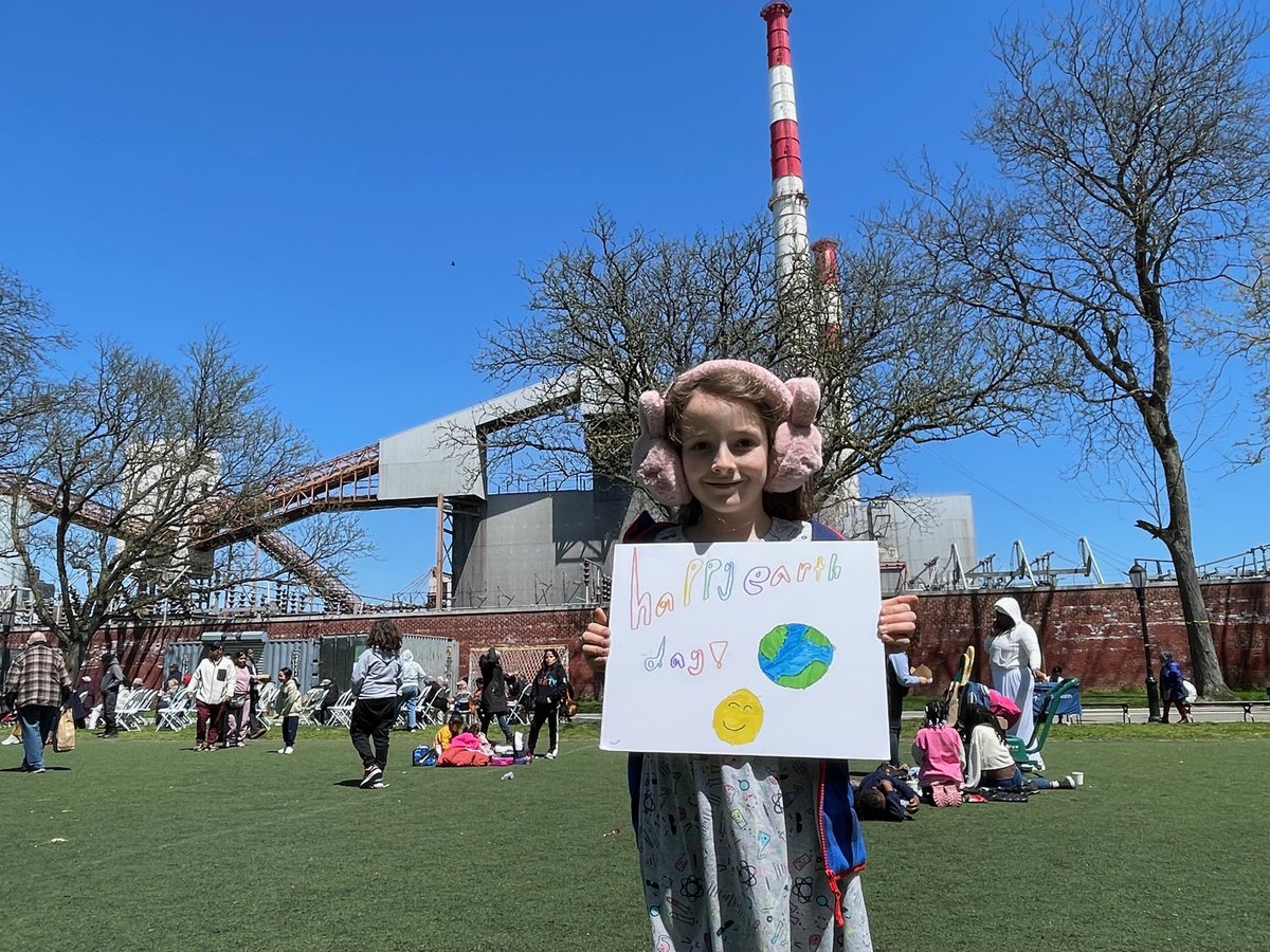 Celebrating #EarthDay and the plan to transform the smokestacks on the west coast of Queens into a clean energy hub. @NYSERDA