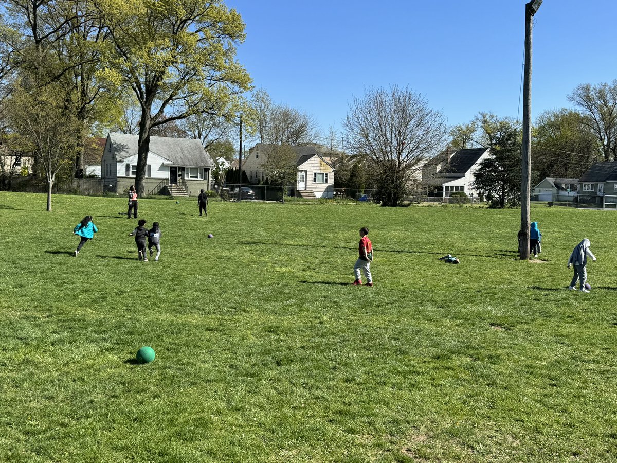 Outdoor fun at @LINDENnjES4 After Care! @LindenPS @AtiyaYPerkins @AngeloTMonaco @suzanne_olivero @LRBrunton