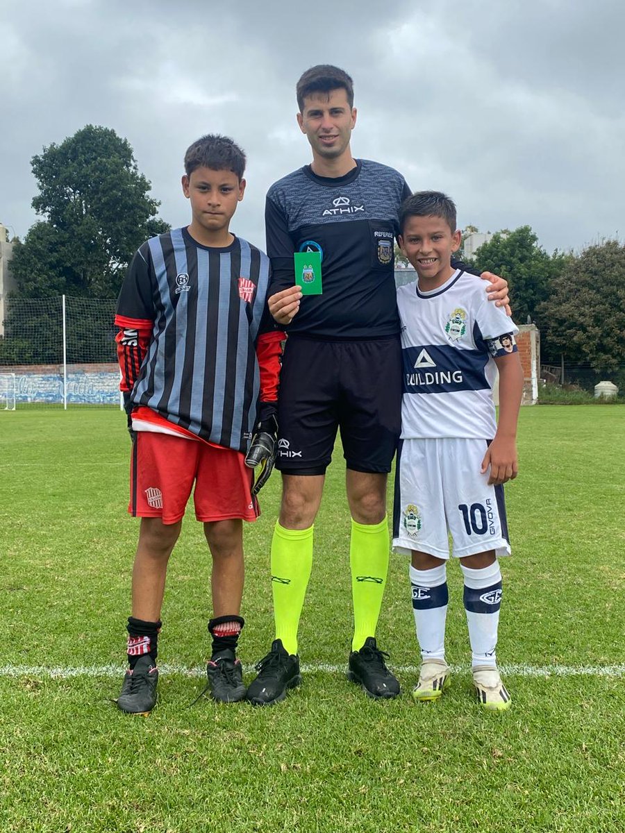 🟩Tarjeta Verde en el Fútbol Infantil. Categoría 2012 Arbitro: Felipe Arrechea. Jugadores distinguidos: Benjamín Ángulo (Gimnasia) Tiziano Duero Tiziano (San Martín -MG-)