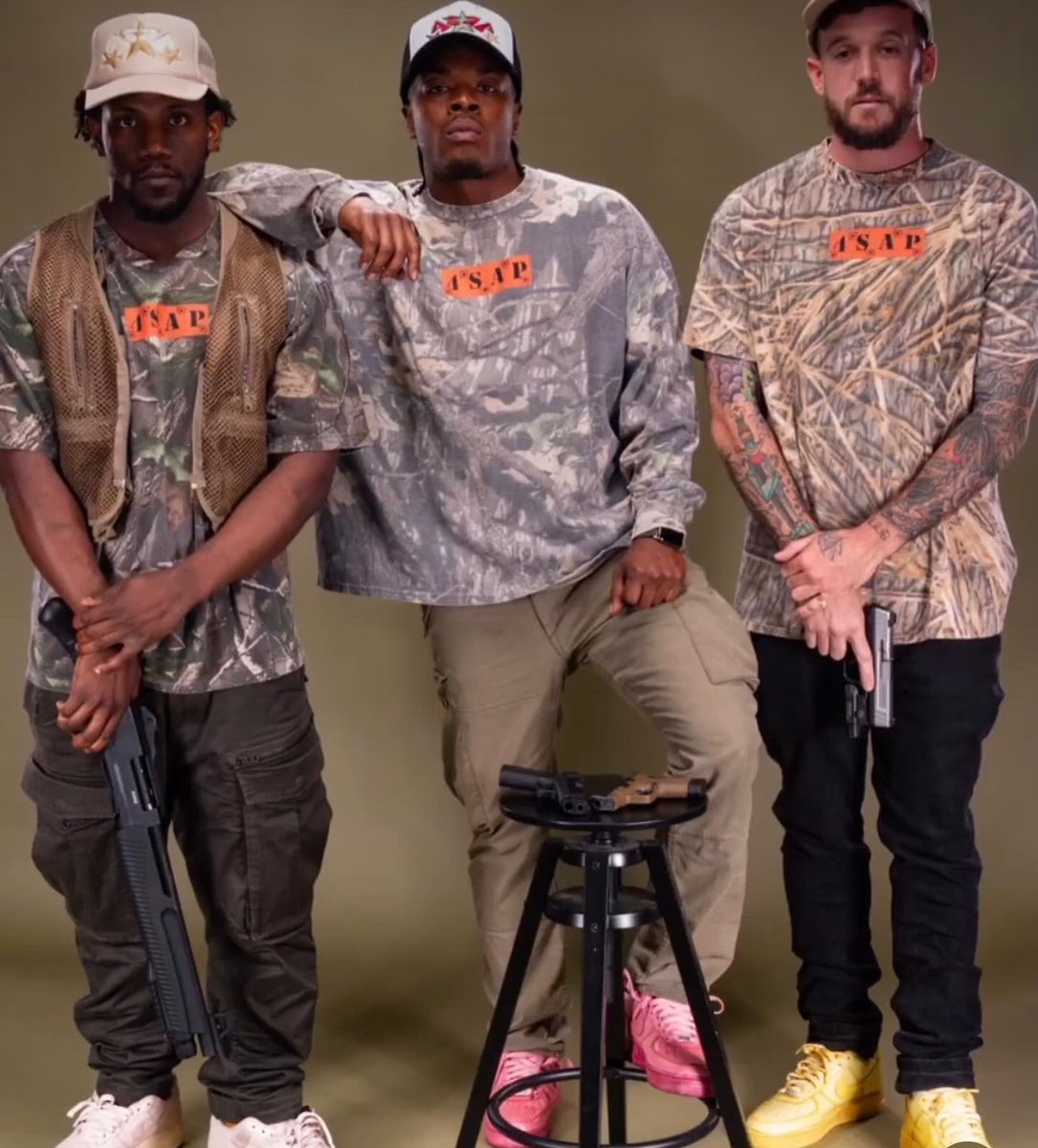 almostdeadyet's tweet photo. https://t.co/UlfMHtKzWg 4SAP 🔫🥂👏🏽 https://t.co/Lg7GYspKqx