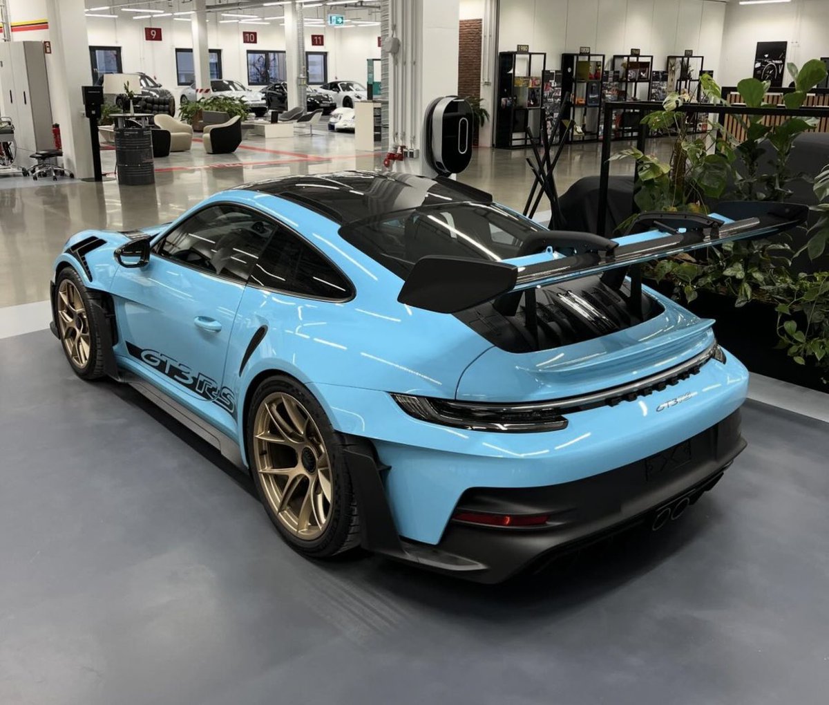 Paint-to-Sample Olymp Blue 992 GT3 RS
