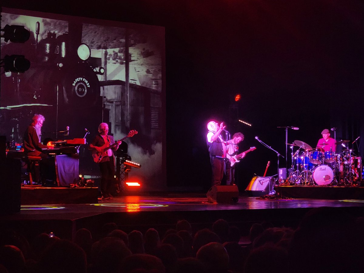 An eclectic day involving snooker at the Crucible, a book launch in West London, and finishing watching <a href="/jethrotull/">Jethro Tull</a> at the Palladium. 
Plus <a href="/LUFC/">Leeds United</a> beat Middlesbrough in the league. #MOT #LUFC
And i will be home before 11pm.
#lovelyday❤️