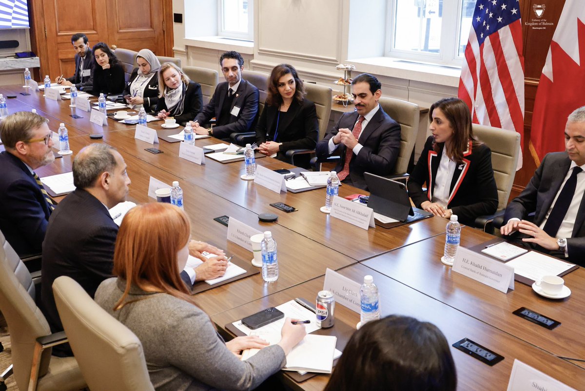 H.E. Ambassador @AbdullaRAK and Bahraini economic and sustainability officials participated in a @USChamber roundtable. Officials had a productive discussion aimed at enhancing the existing cooperation and trade exchange between #Bahrain and the #US bit.ly/3WdBuz9