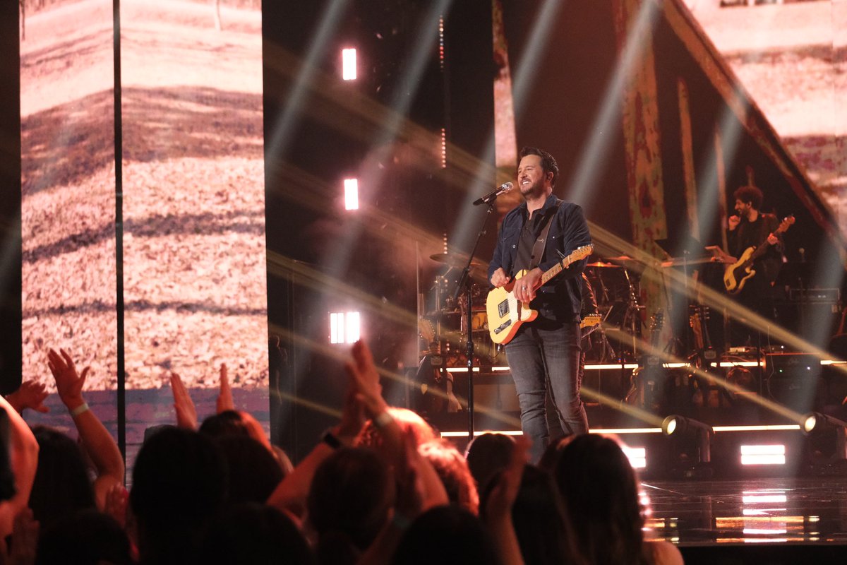lukebryan's tweet photo. What an honor to cover this @johnmellencamp song last night. #Idol is back again tonight https://t.co/CotUOFAwCg