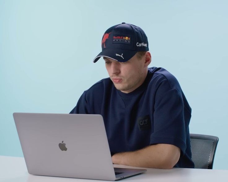 Laura 🦋 tweet media