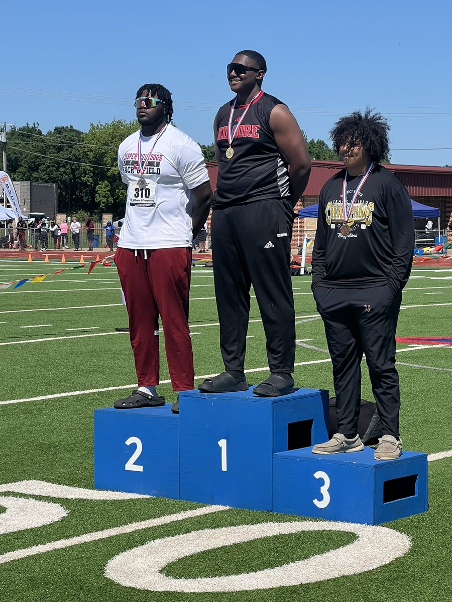 Congratulations to ‘25 @JHSBulldogFB OL @_d3anii for punching his ticket to the state meet in shot put with a throw of 52’11” .. #Believe #BeADawg #JasperKid