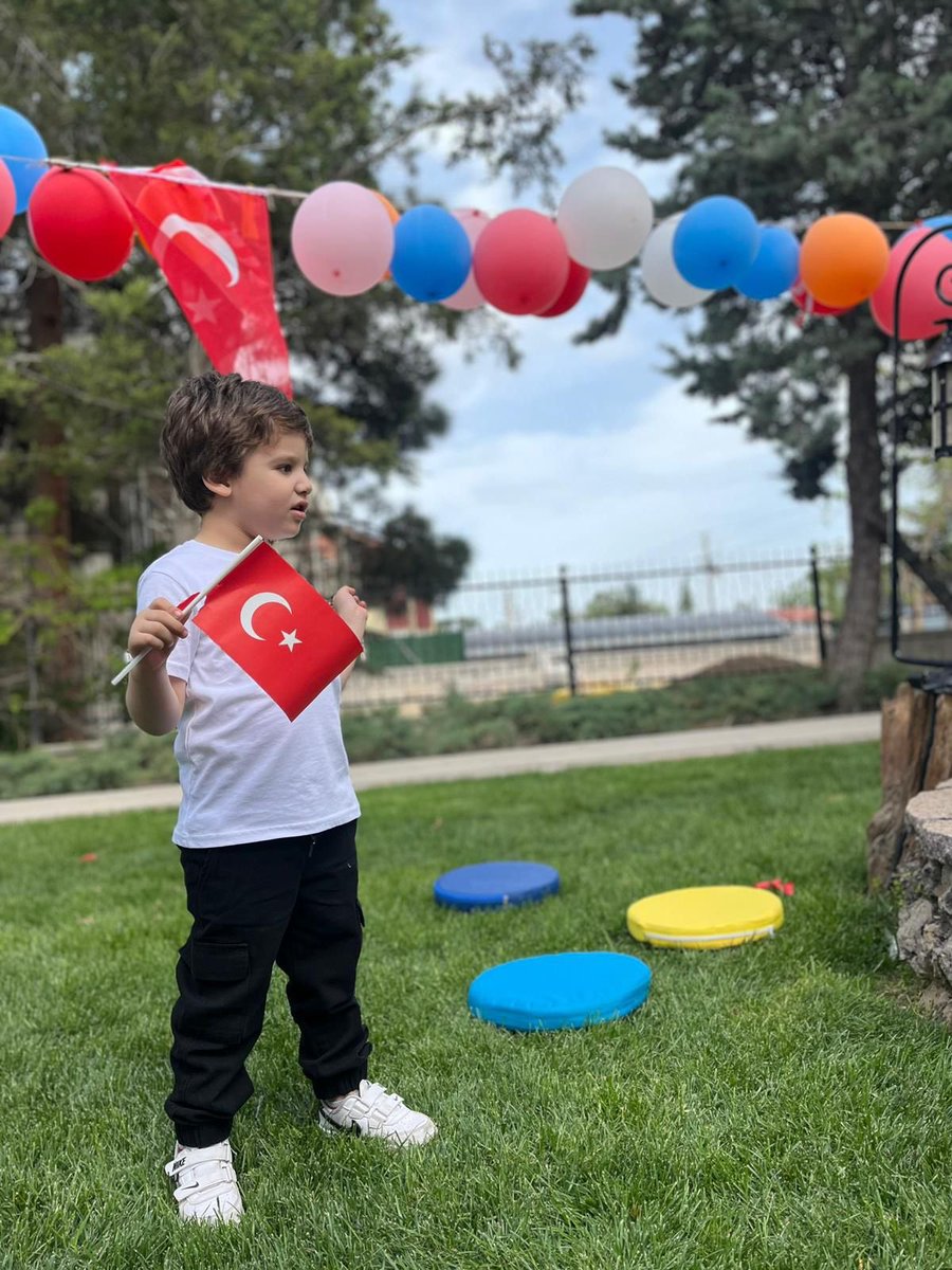 Yüzünüzdeki tebessüm daim olsun. ❤️ 23 Nisan Ulusal Egemenlik ve Çocuk Bayramı kutlu olsun. 🇹🇷 | #otizm #autism #sobeotizm