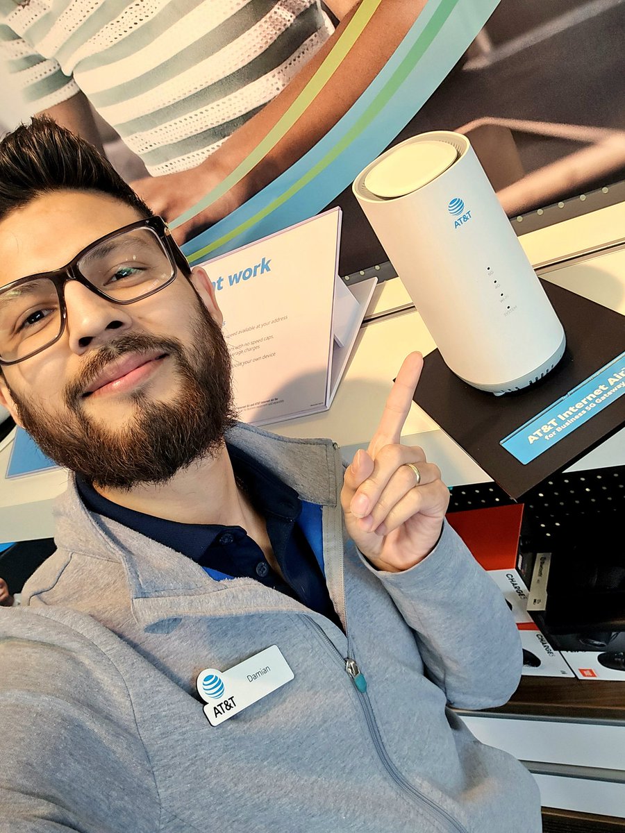 damian39w's tweet photo. Connecting a customer to a great network to support their small business growth and saving them on Business internet with our bundle of wireless and Internet Air for business.  #BusinessExpert #InternetAir #GLM #TeamFusion #Crestwood #Crestwinning #Savings #smallbusinesssavings https://t.co/YjRnHtgrHp