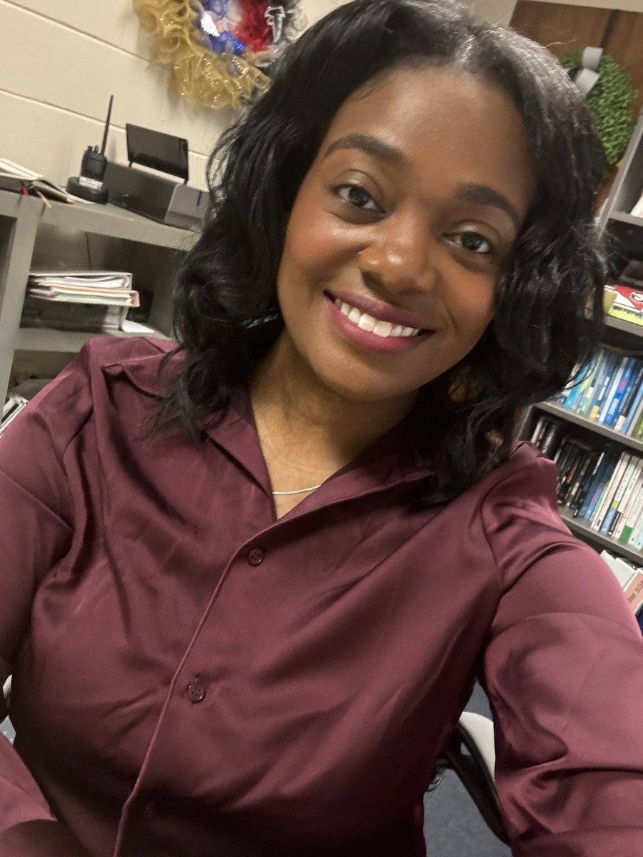 TiffanyCrockett's tweet photo. Striving for progress and not perfection. Happy Monday! #NewWeek #womeninleadership #womenprincipals #middleschoolprincipal #leadership https://t.co/Yw1lpY0VPY