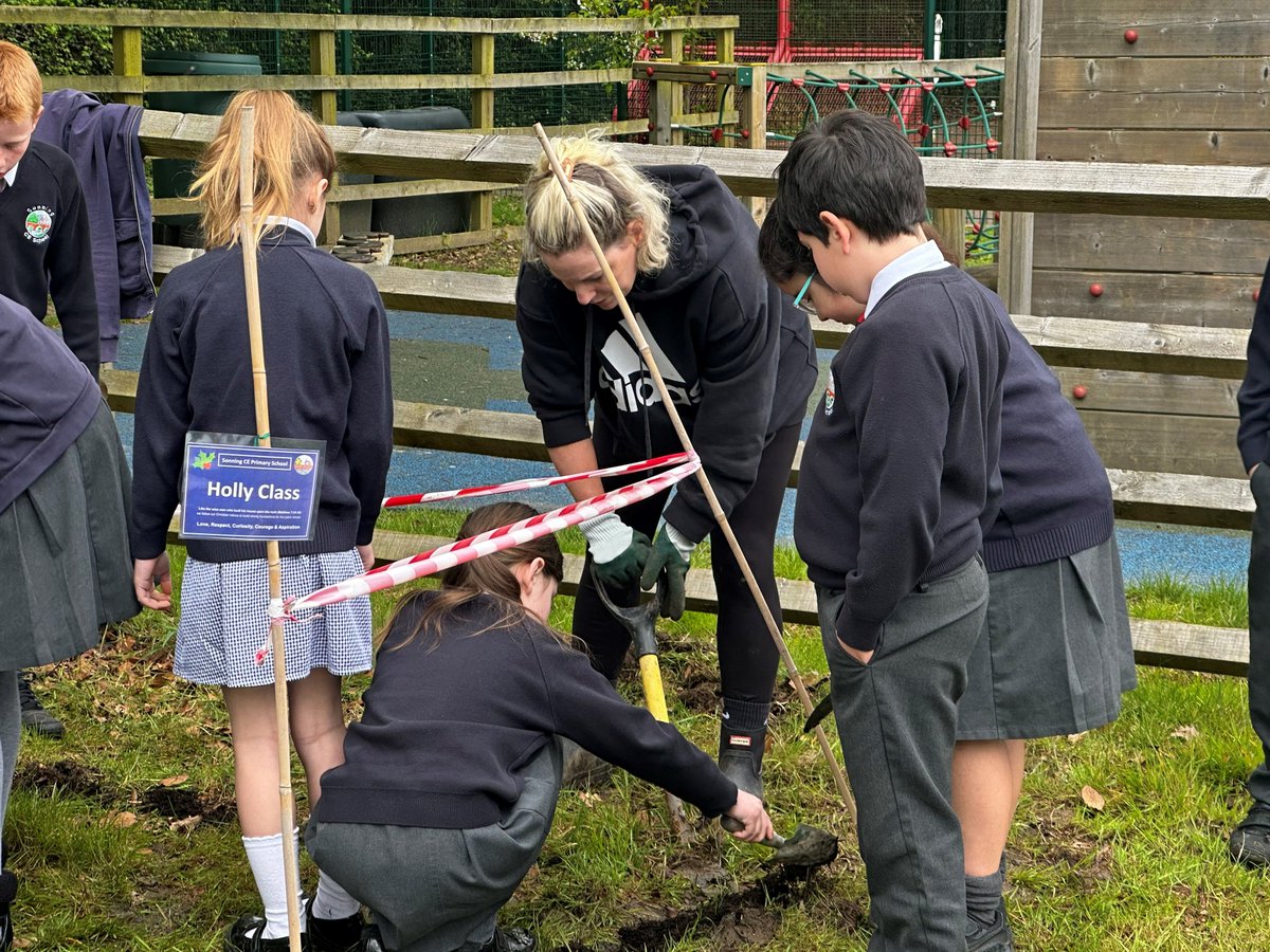 Children from Acorn to Oak planted over 800 seeds in our new sunflower garden today. A HUGE thank you to our volunteer working party. Children will be able to walk through the sunflower trail as they grow this term. #SpiritualityDay #WonderAndAwe
