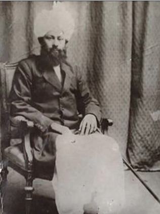 Mirza Ghulam Ahmad makes failed prophecy that he'll go to Delhi. He dies. His son goes to India and claims he fulfilled the prophecy because he resembles his father. Some shameless people are paid to defend this.