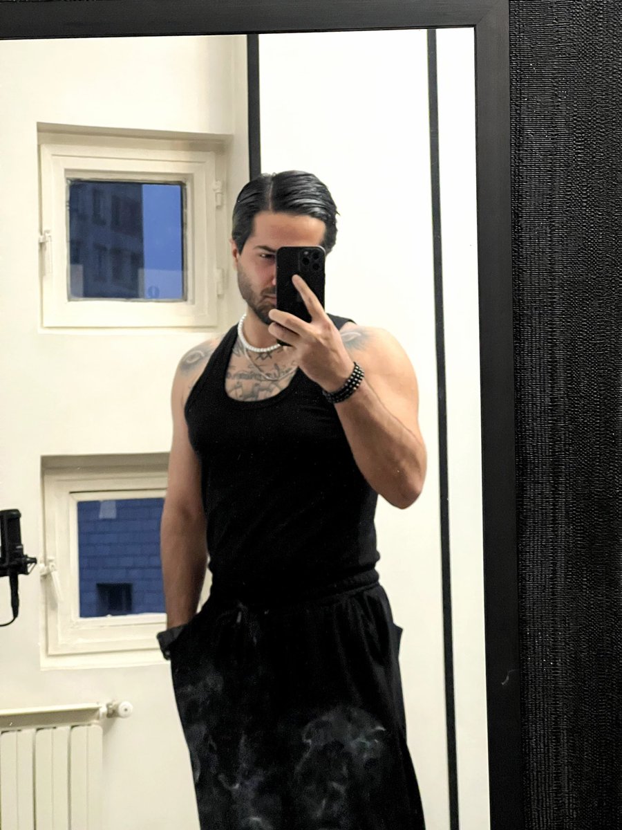 YavariShow's tweet photo. 🖤 https://t.co/XfSw7WvZNo