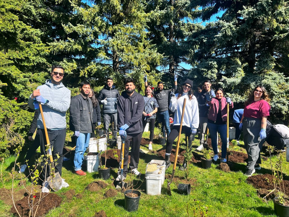🌎🌲 Happy #EarthDay! The Toronto chapter of CoStar Group Builds gave back to their community by planting trees at Goldhawk Park this morning. #LifeAtCoStar