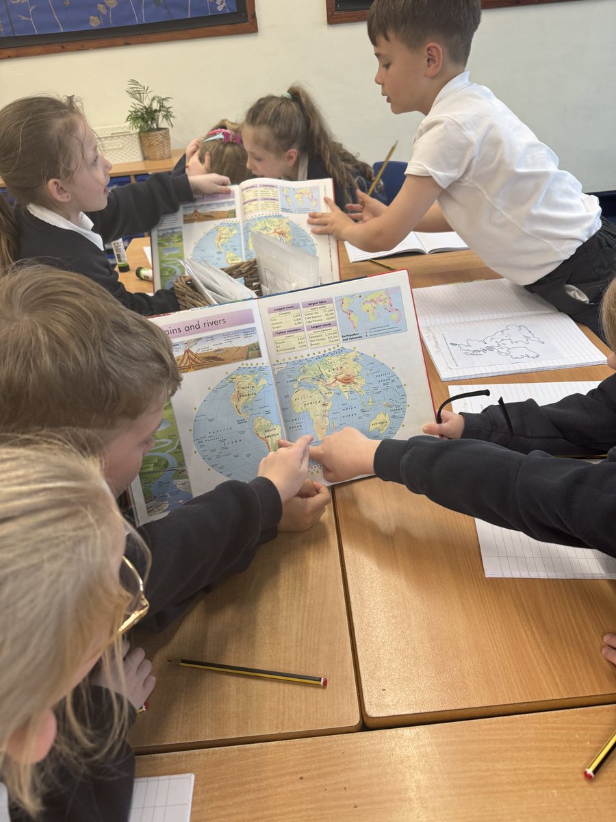 This afternoon in Geography, we used atlases to locate the UK, the 4 seas surrounding the UK and name local rivers.