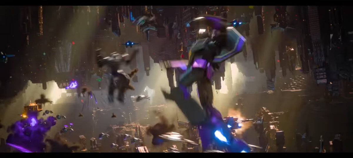 Tengo la no muy complicada teoría de que Megatron será el que provoque gran parte de la revolución contra Sentinel y el cenado, ya que lo más probable es que Megatron vaya con Starscream no porque sea alguien mítico o poderoso, si no por ser el comandante aéreo de los seekers