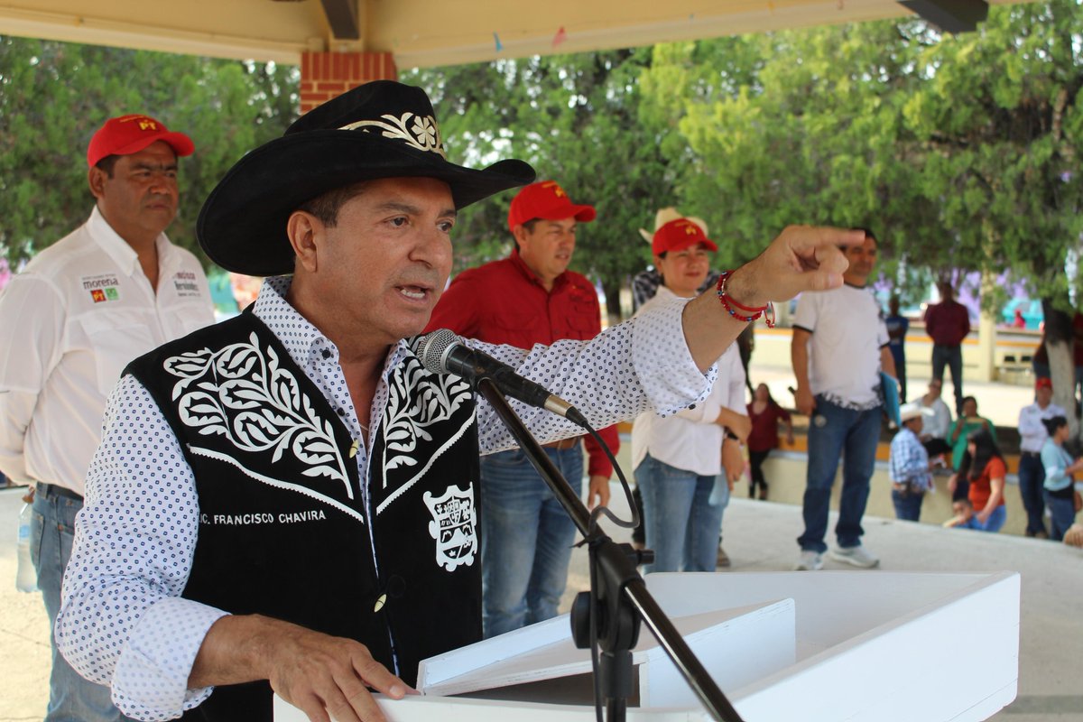 Cientos de Palmillenses se dieron cita en el recinto principal del mpio. del altiplano para confirmar su respaldo y confianza hacia los candidatos para diputado federal Pepe Braña, diputado local Francisco Hernández, senador Francisco Chavira y presidencia municipal Sindy Monita.