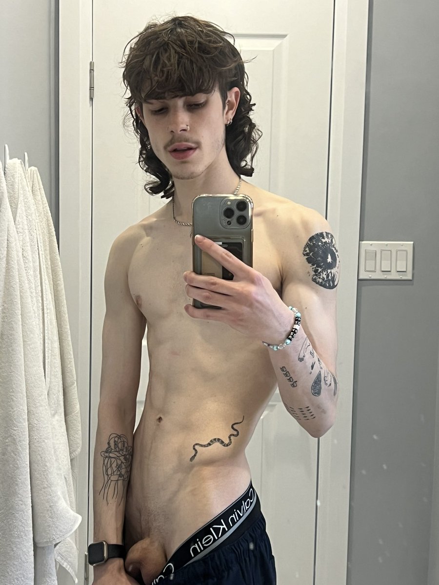 missed my 4/20 post. but how about u replace ur joint with my dick 🍃